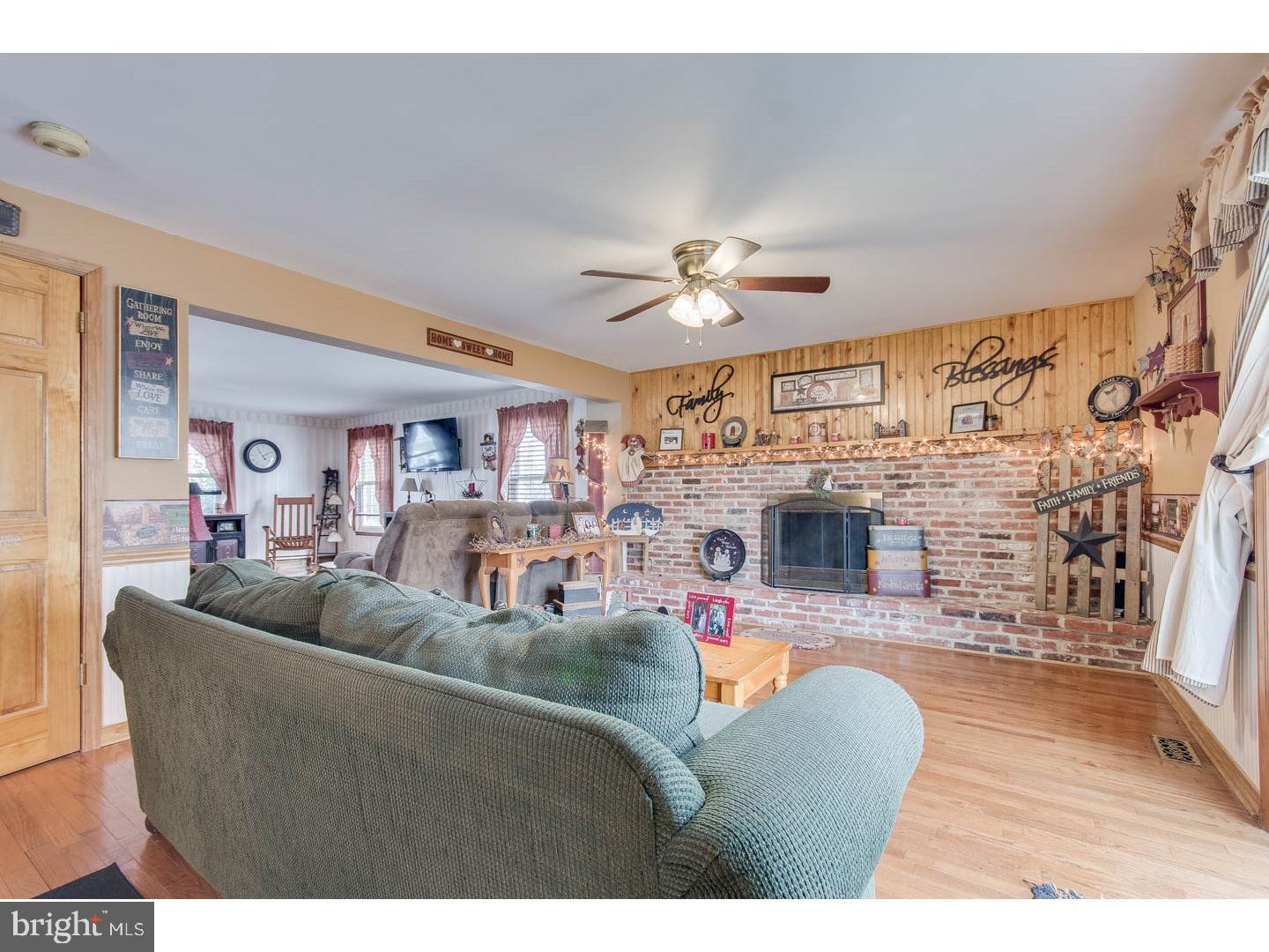 13 Dorado Road Clementon, NJ 08021 - Photo 7 of 24 Family Room