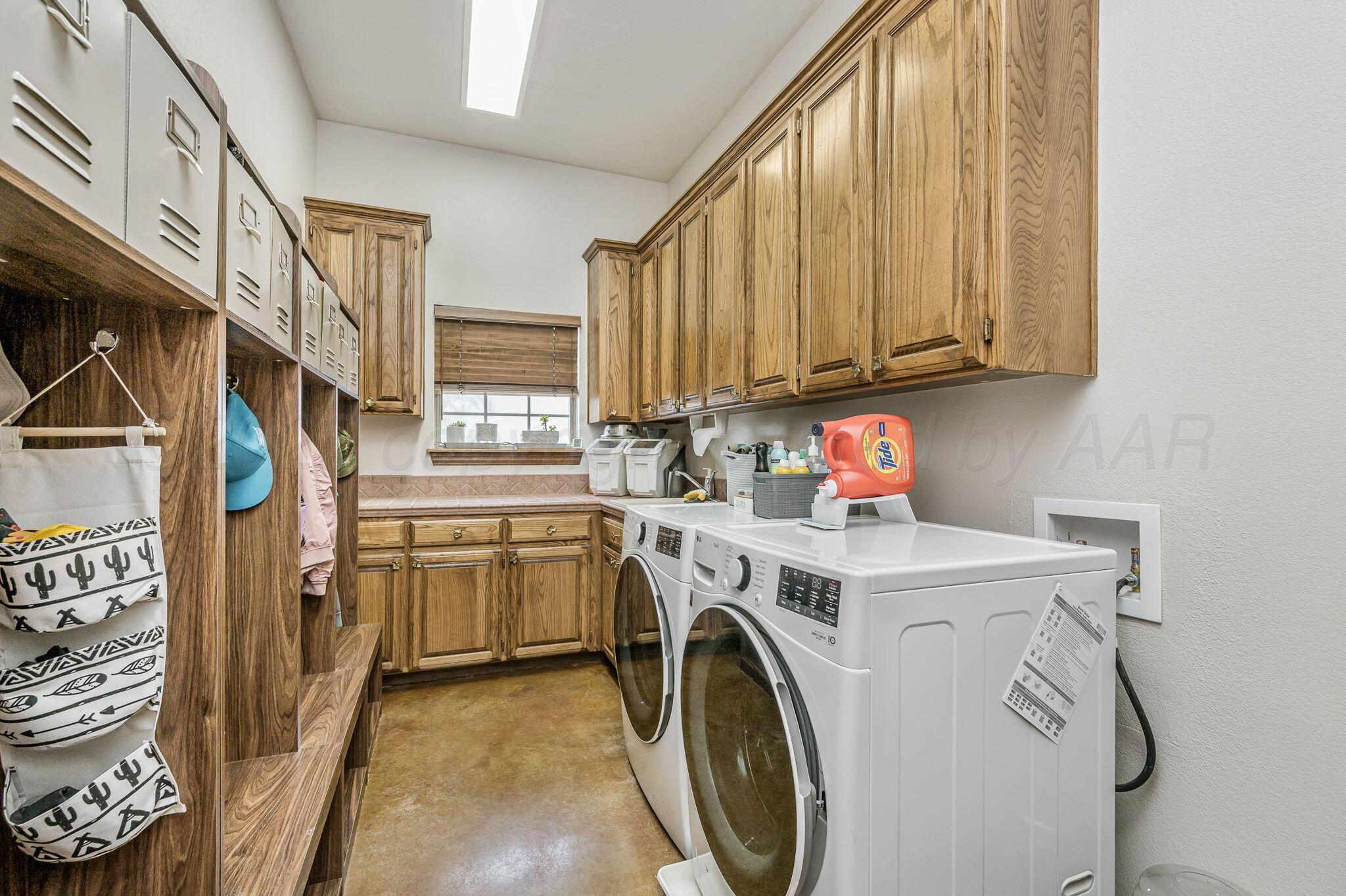 7 Pebble Beach Court Amarillo, TX 79124 - Photo 21 of 67 a utility room with dryer and washer