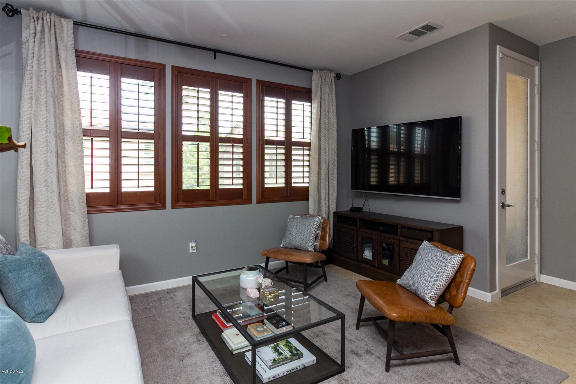 20422 Paseo Cresta Porter Ranch, CA 91326 - Photo 4 of 17 Livingroom_002-1