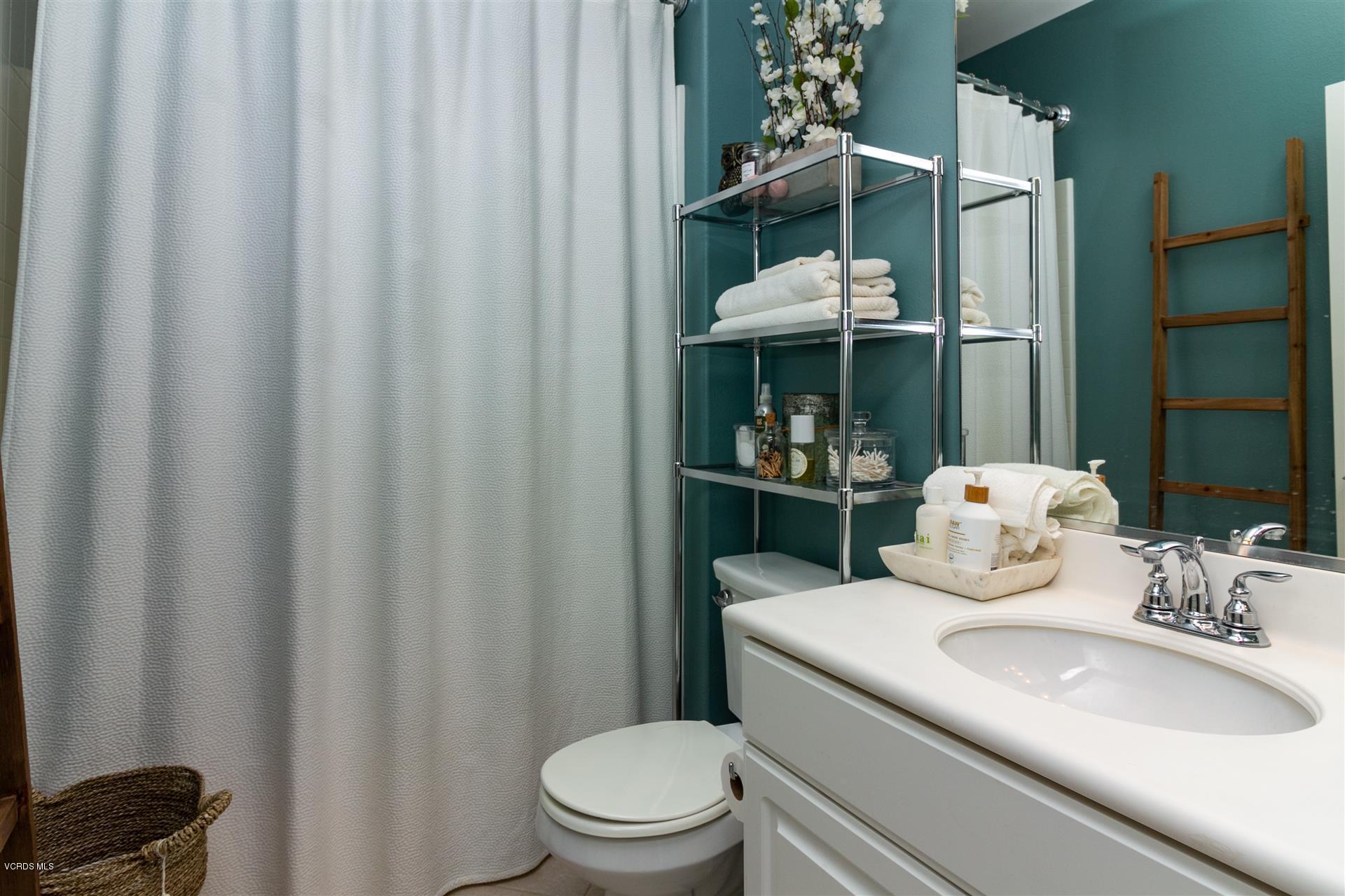 20422 Paseo Cresta Porter Ranch, CA 91326 - Photo 9 of 17 Bathroom-8