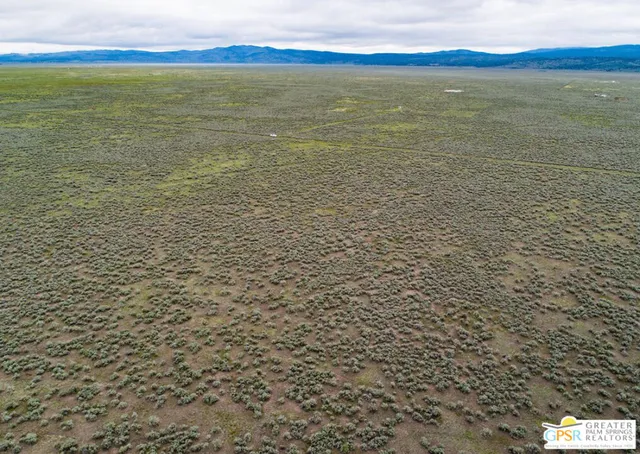 a view of room with an ocean