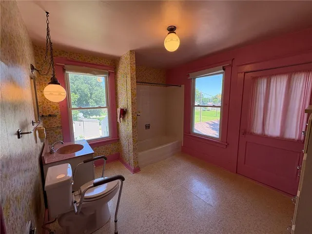 $149,000 | 201 3rd Street Southeast, Renville, MN 56284