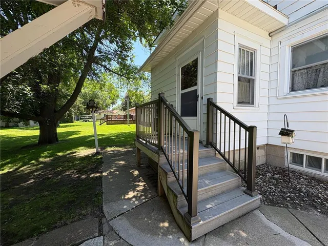 $149,000 | 201 3rd Street Southeast, Renville, MN 56284