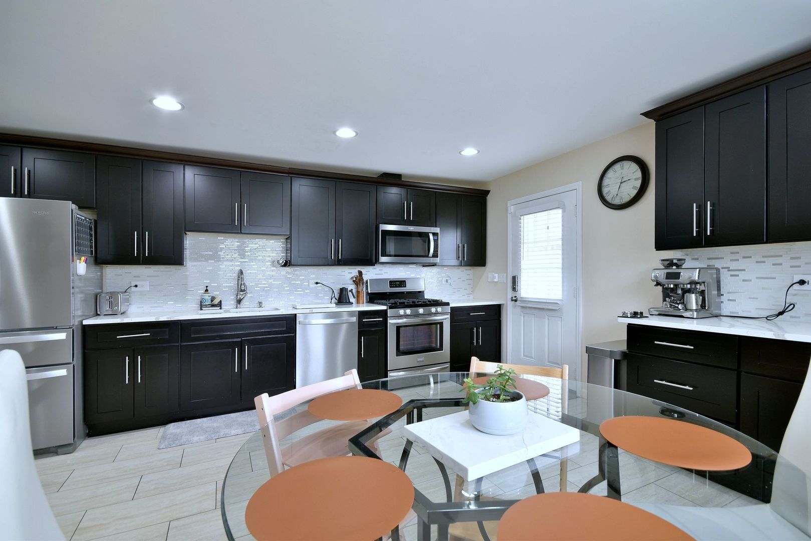 492 Bernice Court Wheeling, IL 60090 - Photo 4 of 39