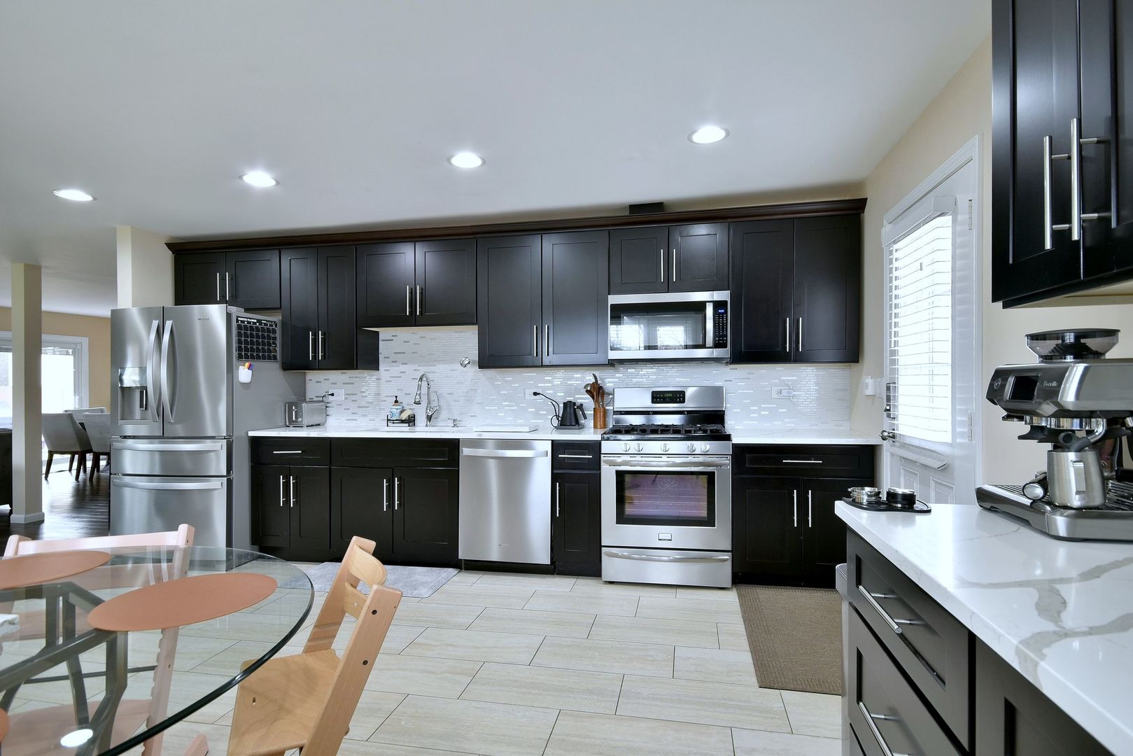 492 Bernice Court Wheeling, IL 60090 - Photo 5 of 39