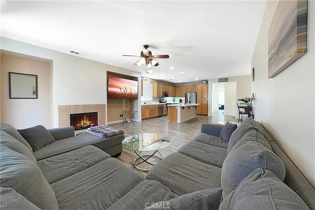 $478,000 | 13864 Grant Way, Oak Hills, CA 92344