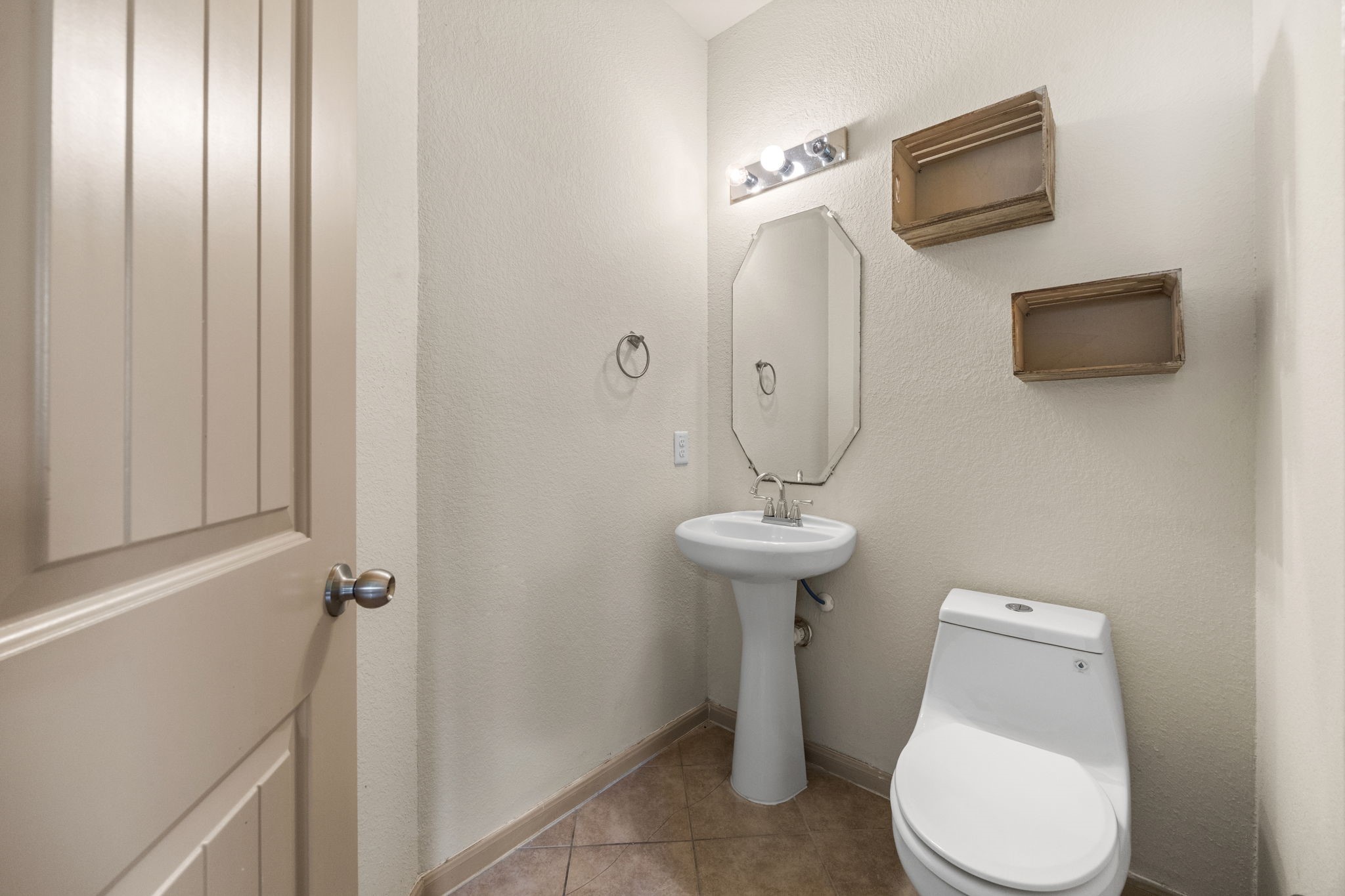 3606 Canvasback Lane Houston, TX 77047 - Photo 18 of 29 Convenient first-floor powder room, perfectly positioned for guests.