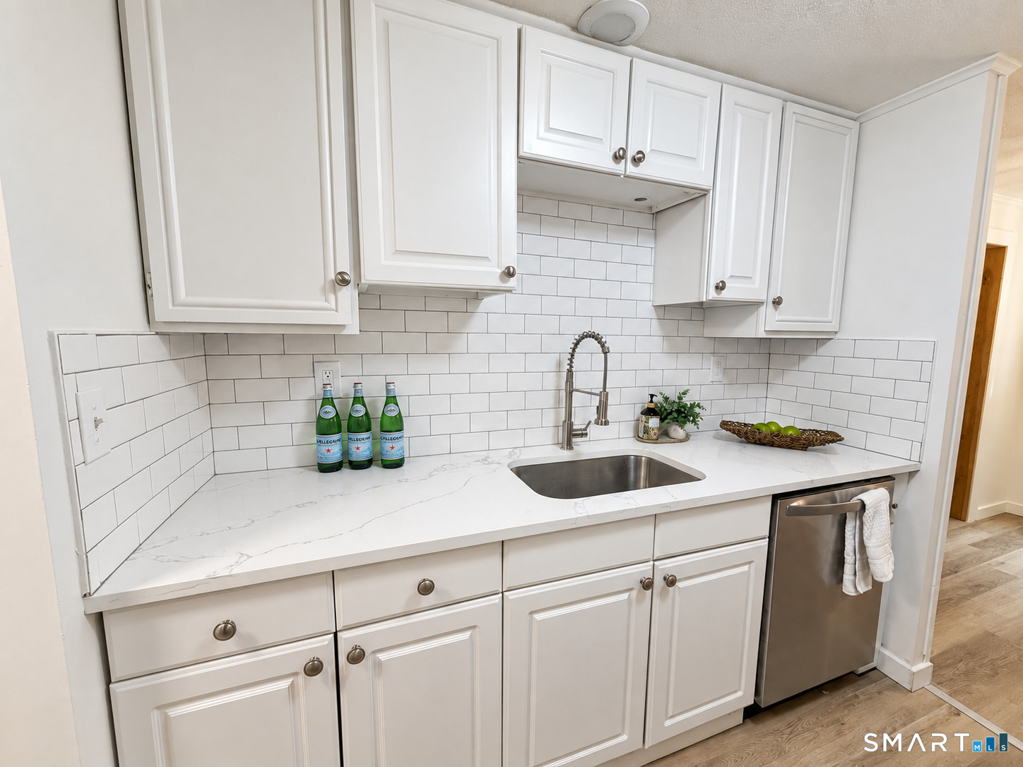 6 East Hayes Road East Hampton, CT 06424 - Photo 4 of 26 Stylish remodeled kitchen!