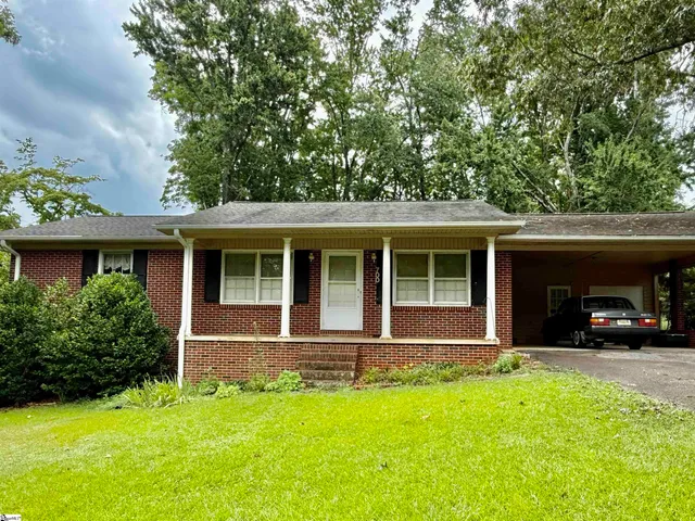 $218,000 | 700 Tanglewood Drive, Seneca, SC 29672