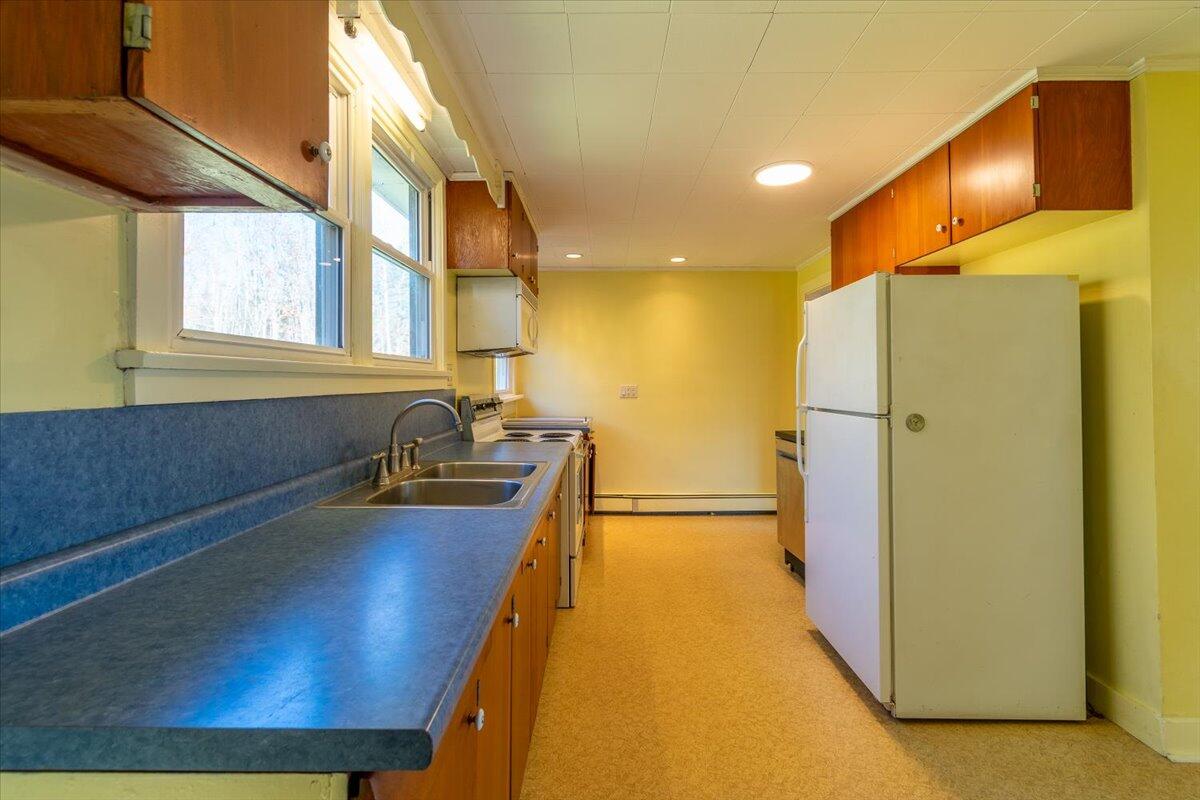 560 Belfast Road Camden, ME 04843 - Photo 5 of 51 560 Belfast Road, Camden