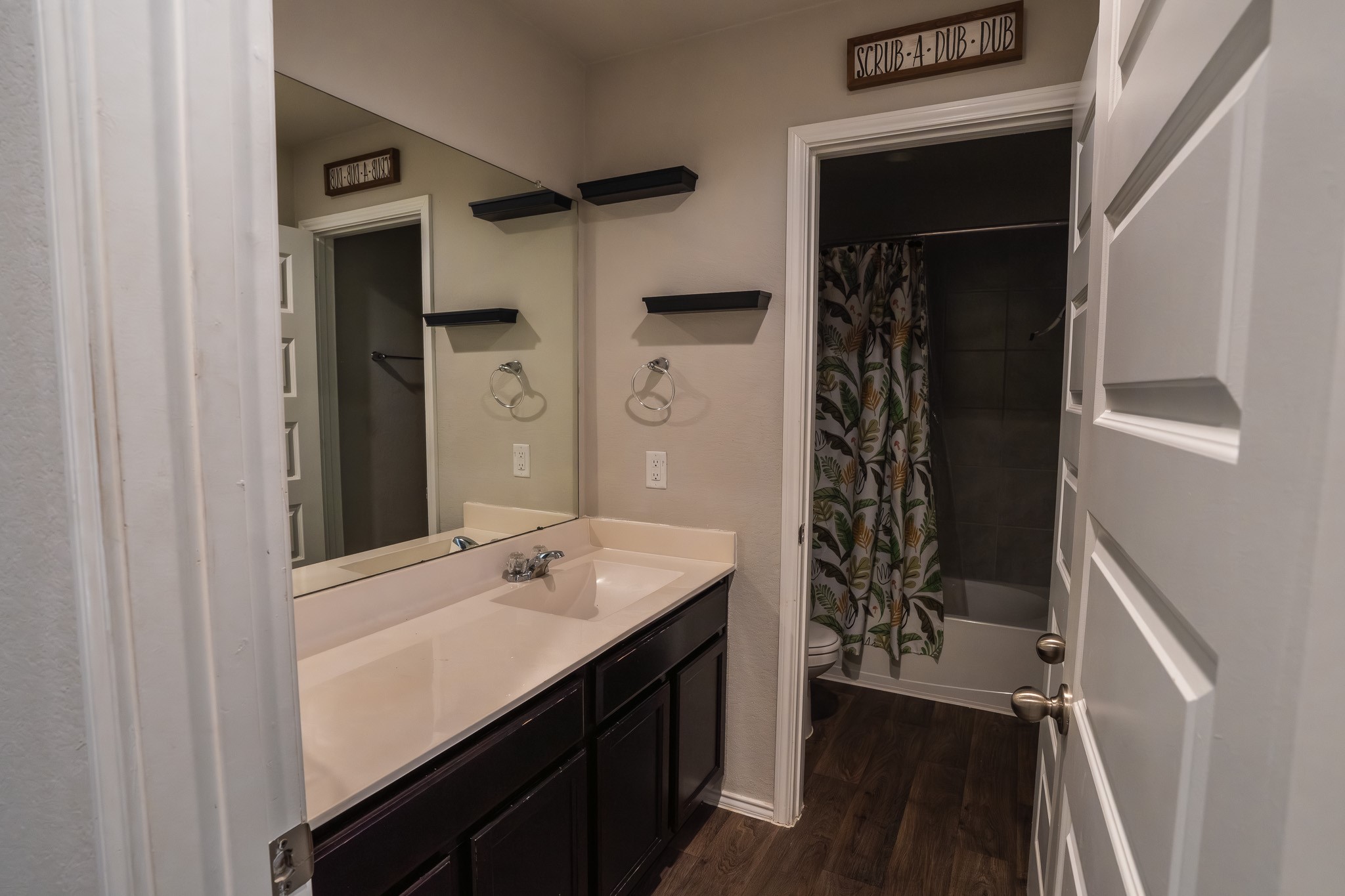939 Petunia Falls Lane Rosharon, TX 77583 - Photo 25 of 25 Full bath upstairs