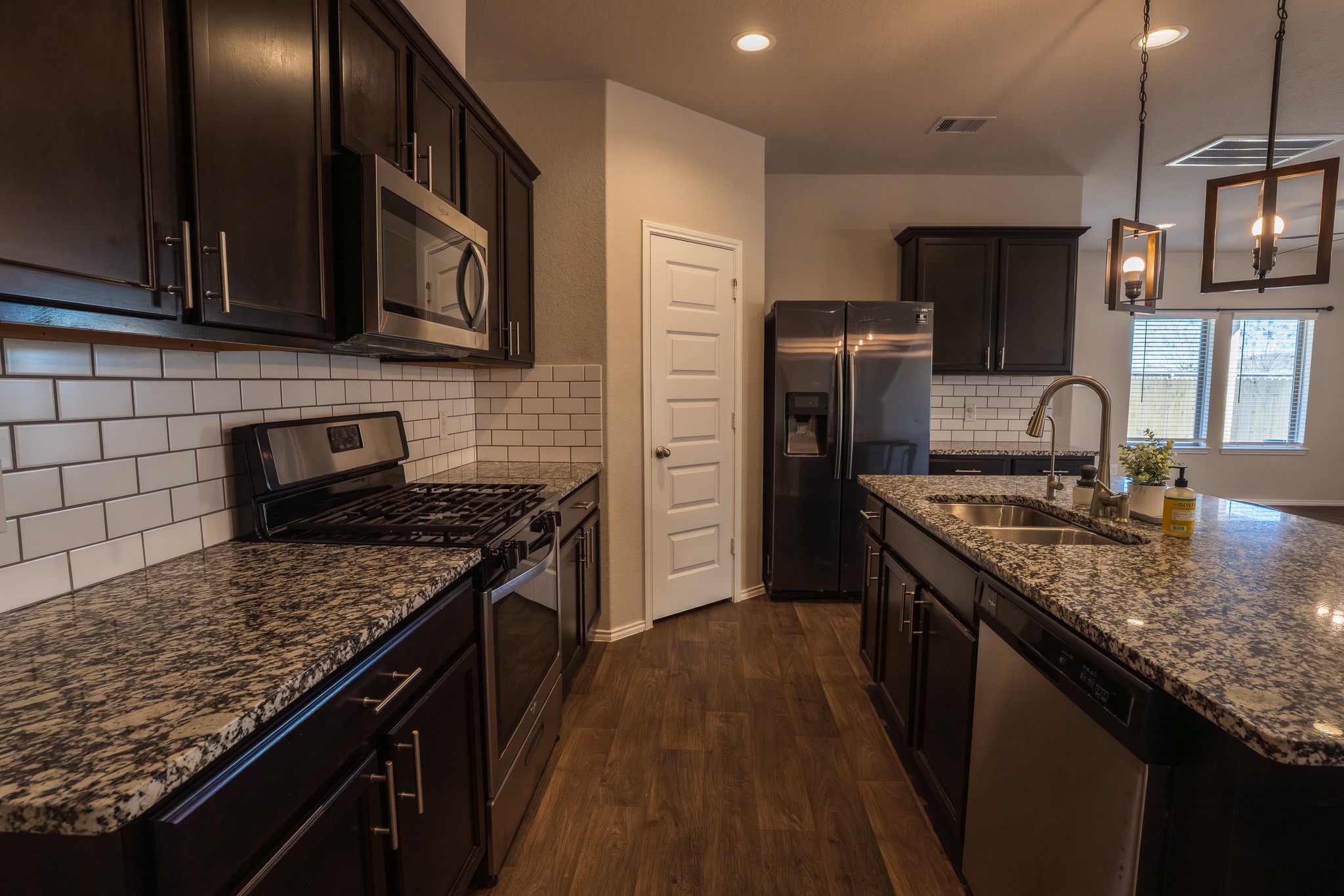 939 Petunia Falls Lane Rosharon, TX 77583 - Photo 7 of 25