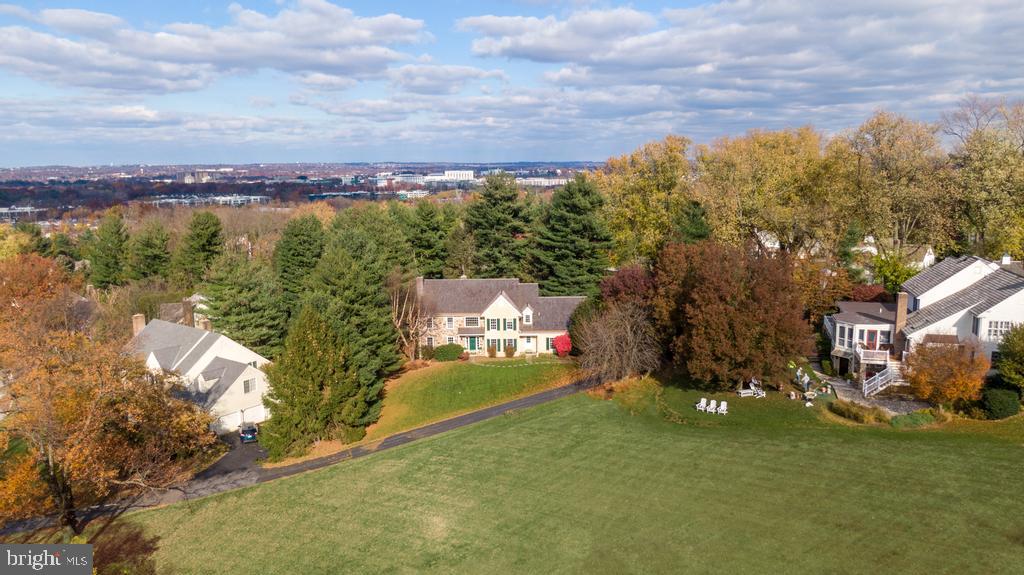 801 Avonwood Drive Wayne, PA 19087 - Photo 3 of 35