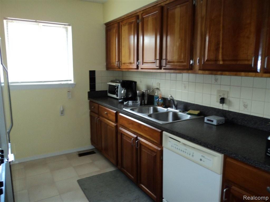 9126 Inkster Road Redford, MI 48239 - Photo 9 of 17 Kit 1.JPG