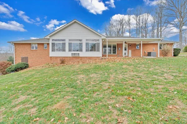 $485,000 | 290 Patricia Lane Southeast, Christiansburg, VA 24073