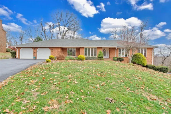 $485,000 | 290 Patricia Lane Southeast, Christiansburg, VA 24073