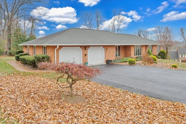 $489,000 | 290 Patricia Lane Southeast, Christiansburg, VA 24073