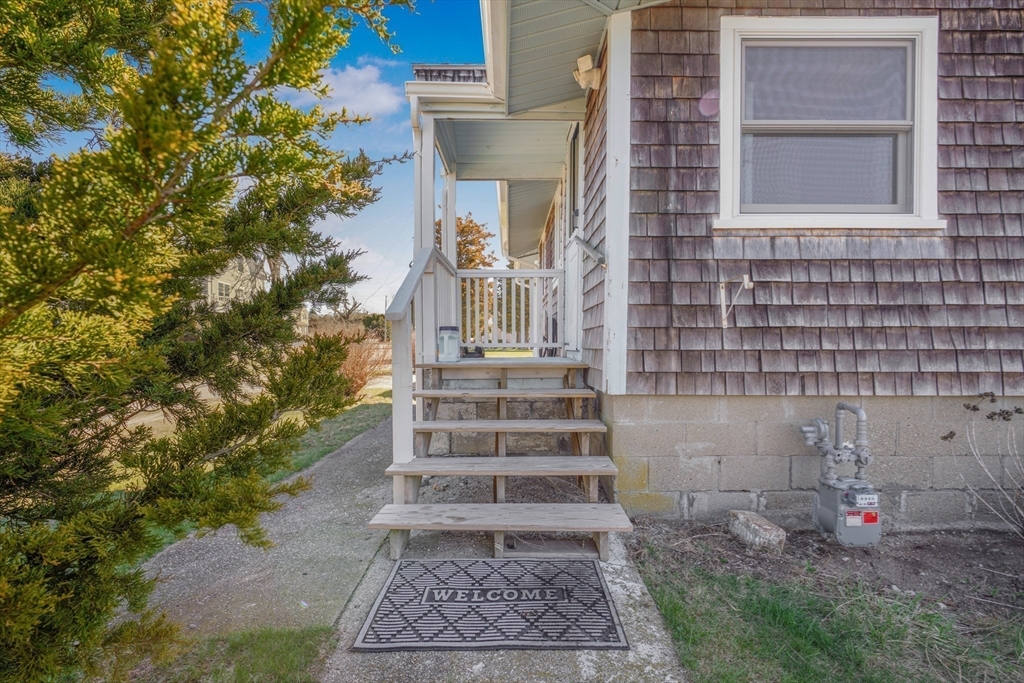7 Shawmut Street Fairhaven, MA 02719 - Photo 10 of 39 front view of a house