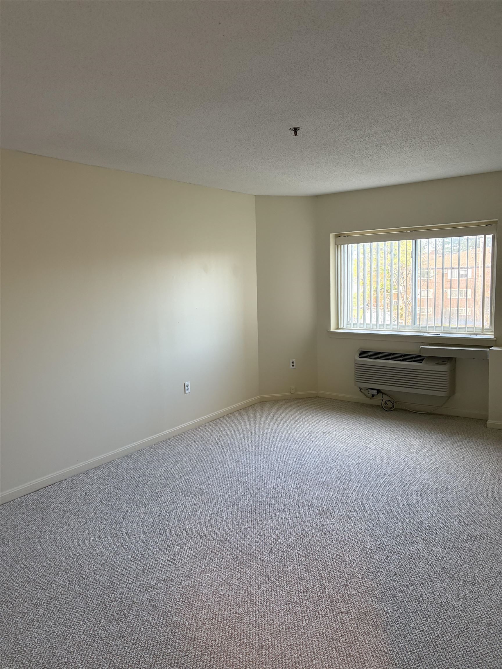 113 Cluff Crossing Road, Unit 28 Salem, NH 03079 - Photo 14 of 17 Gallery Image 14
