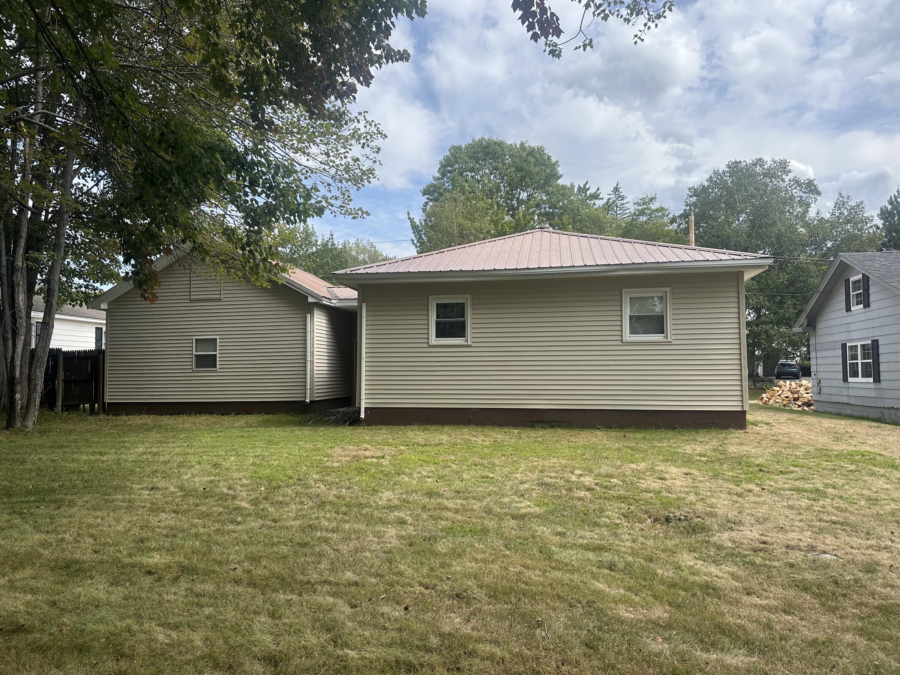 86 Ohio Street Millinocket, ME 04462 - Photo 4 of 25 2DB13800-7133-4618-B3D2-1746DDDB767E