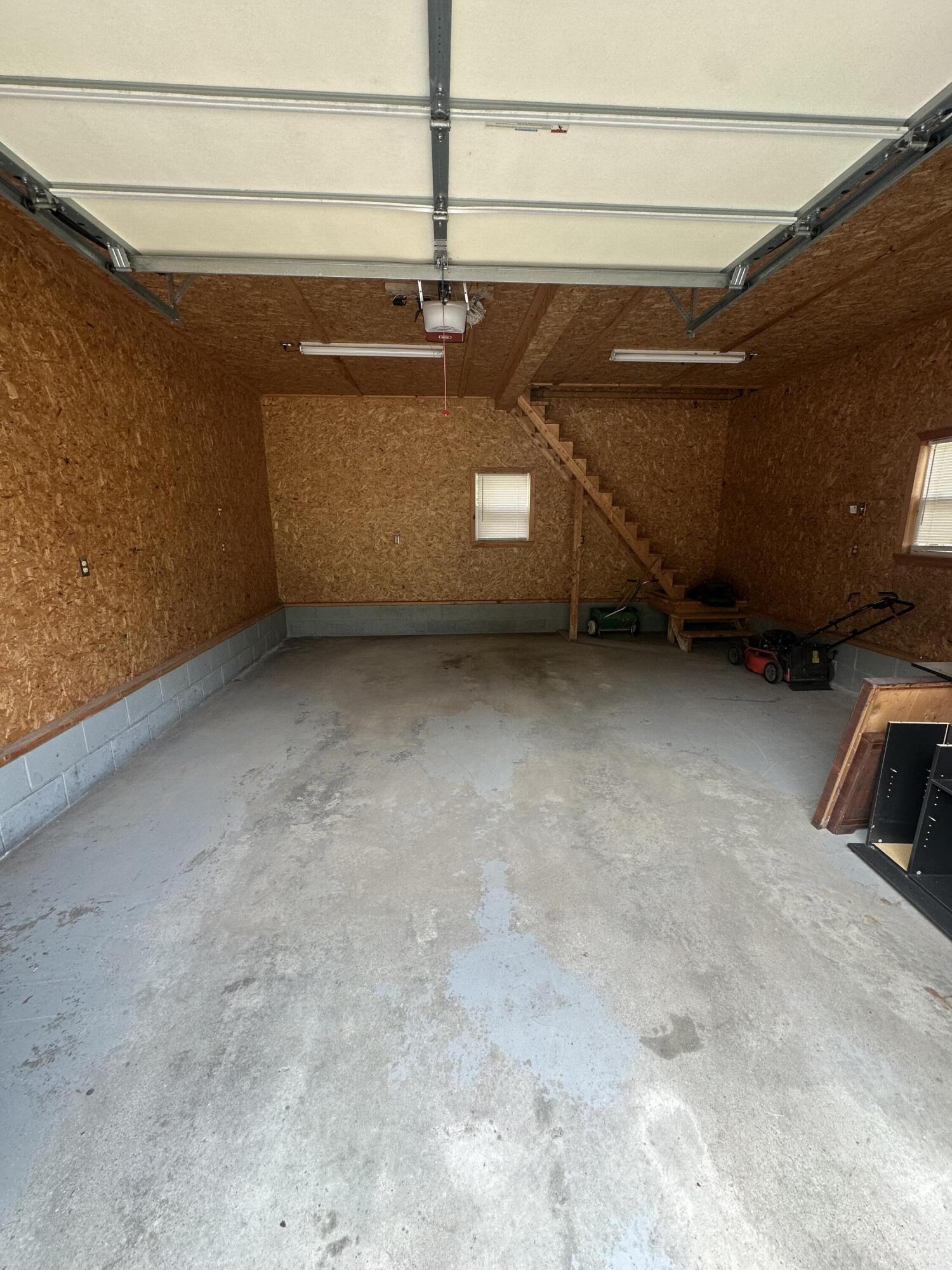 86 Ohio Street Millinocket, ME 04462 - Photo 5 of 25 84186371-0427-48FE-9BAC-60CA895327D3