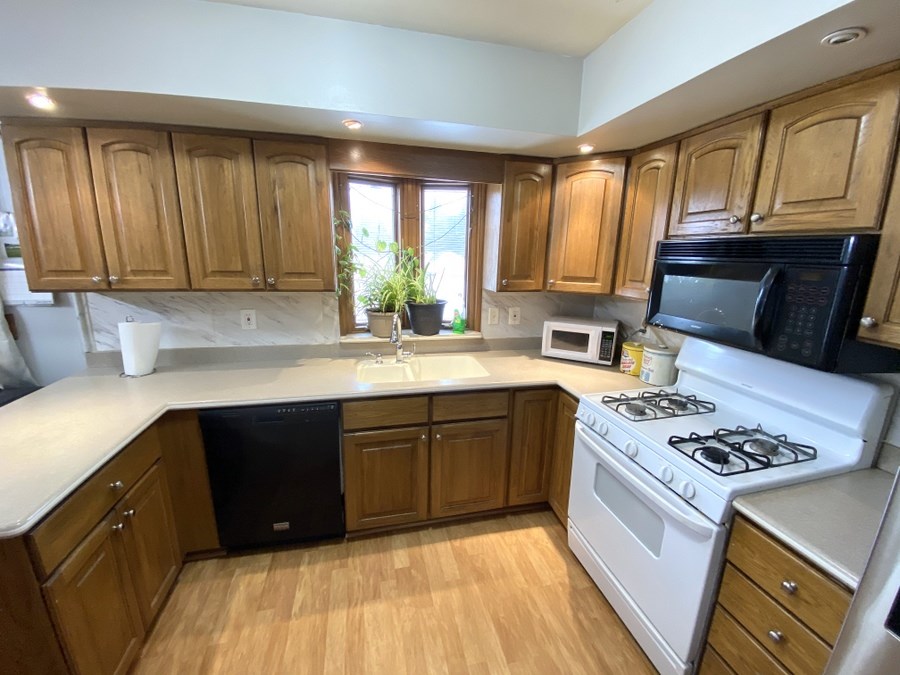 6630 Lansing Road Durand, MI 48429 - Photo 8 of 45 50008403-7.JPG