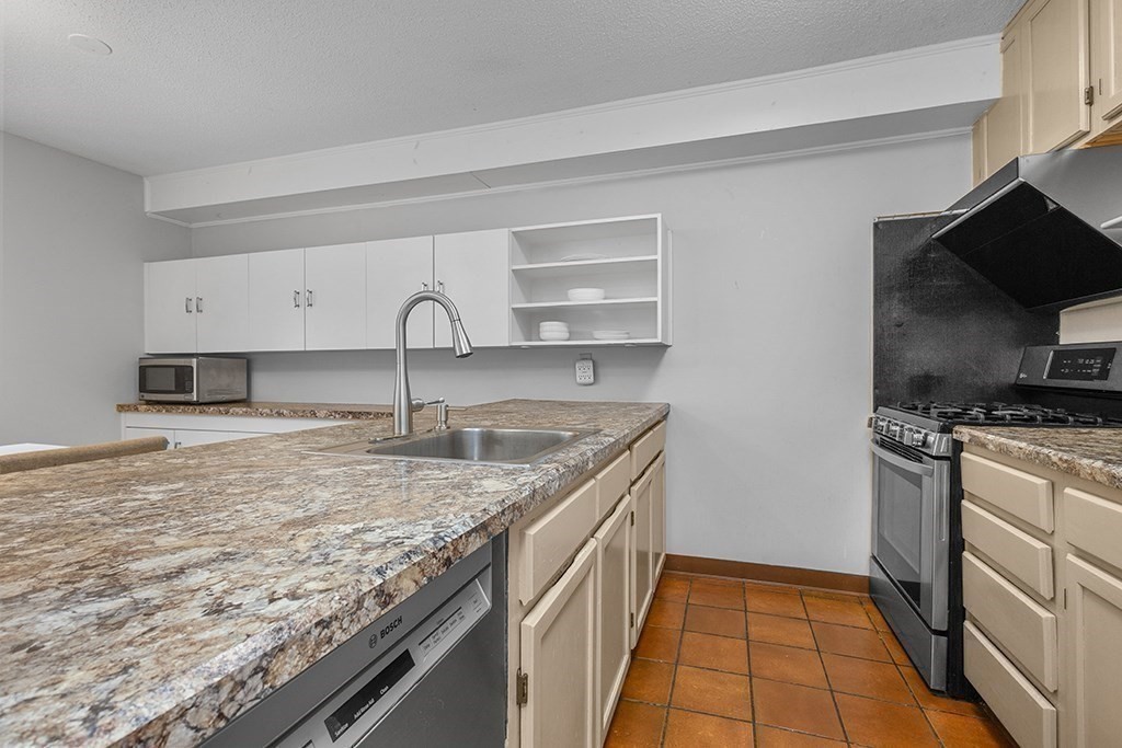 41 Murray Road, Unit 41 Newton, MA 02465 - Photo 8 of 29