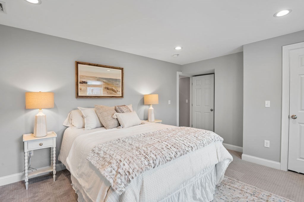 27 Warren Street, Unit 1 Newburyport, MA 01950 - Photo 23 of 32 a bedroom with a bed and a lamp