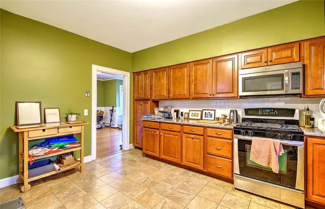 $2,100 | 130 Norwood Avenue, Unit 2, Cranston, RI 02905