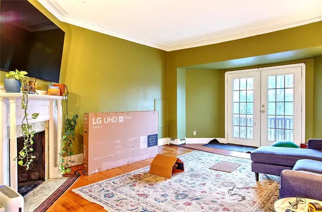 $2,100 | 130 Norwood Avenue, Unit 2, Cranston, RI 02905