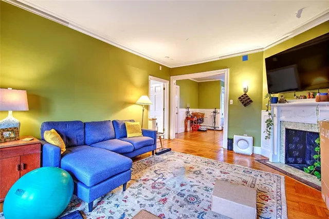 $2,100 | 130 Norwood Avenue, Unit 2, Cranston, RI 02905