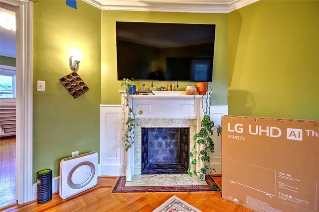 $2,100 | 130 Norwood Avenue, Unit 2, Cranston, RI 02905