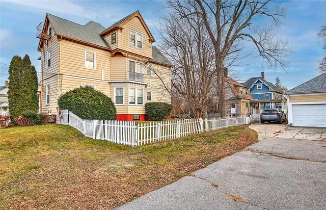 $2,100 | 130 Norwood Avenue, Unit 2, Cranston, RI 02905