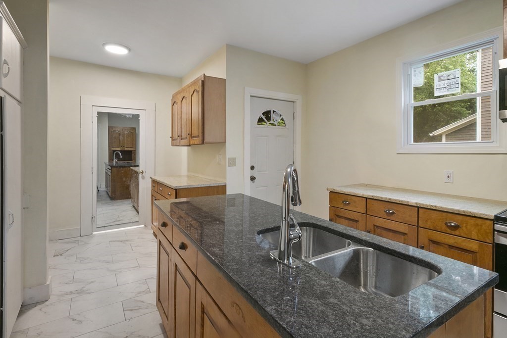 22 Wellesley Street Springfield, MA 01109 - Photo 10 of 29 Gallery Image 10