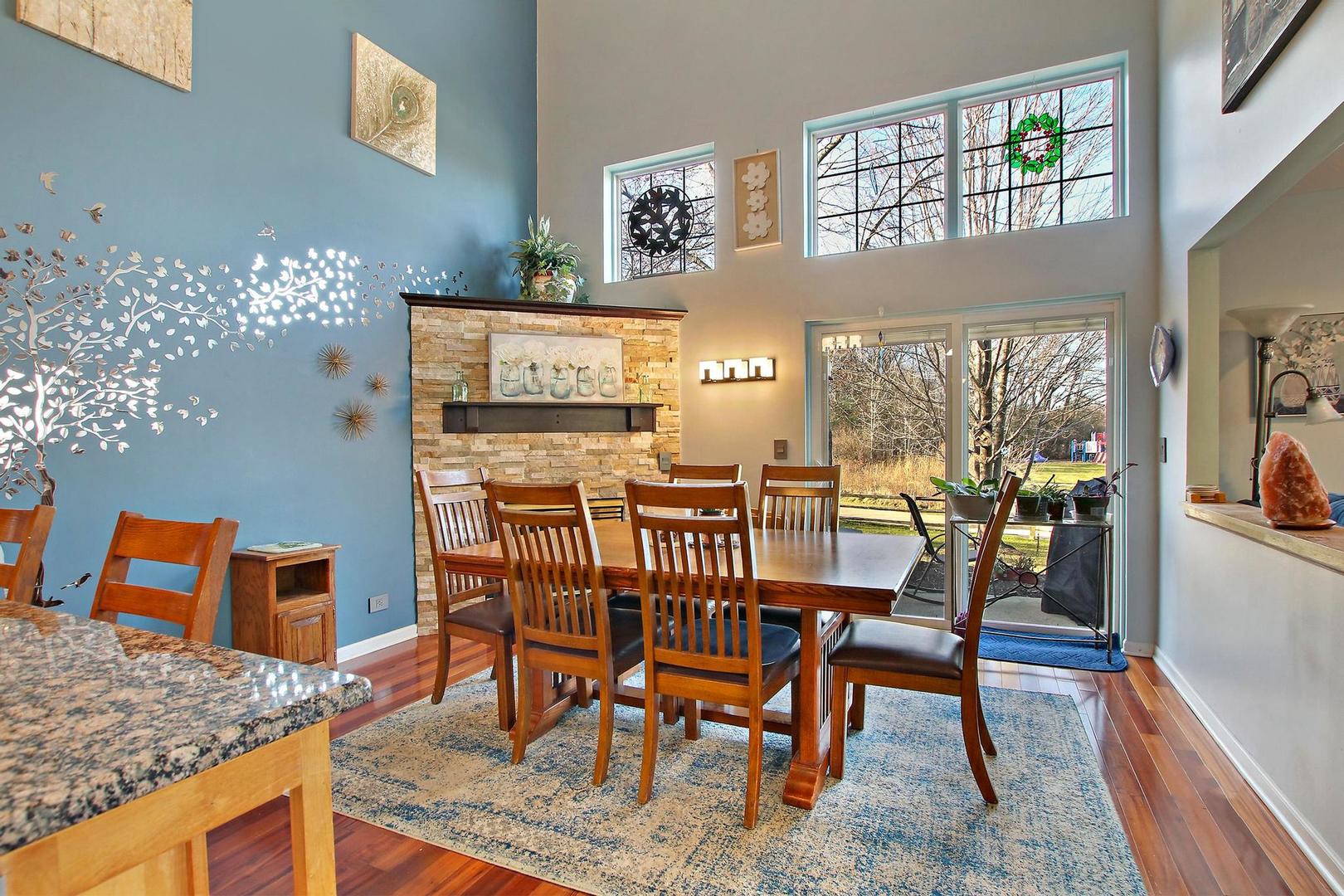 521 Willow Way Lindenhurst, IL 60046 - Photo 5 of 24 a view of a dining room with furniture