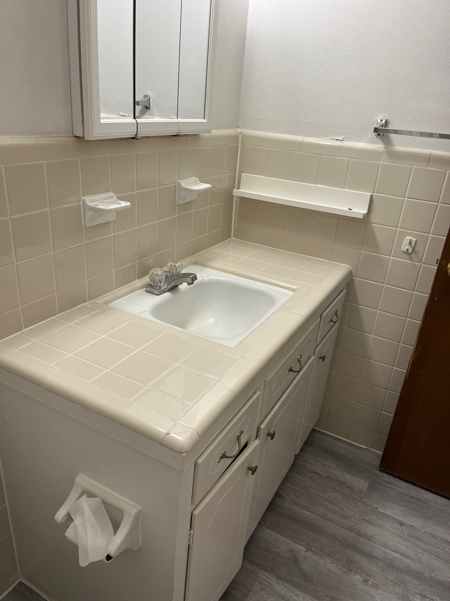 1500 Woodhead Street, Unit 2 Houston, TX 77019 - Photo 17 of 20 a bathroom with a sink and a mirror
