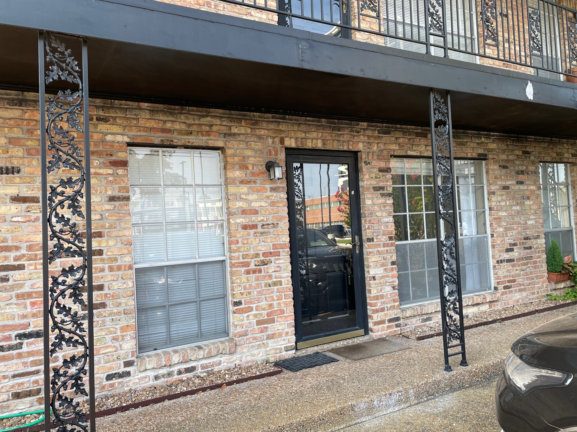 1500 Woodhead Street, Unit 2 Houston, TX 77019 - Photo 3 of 20 a front view of a house
