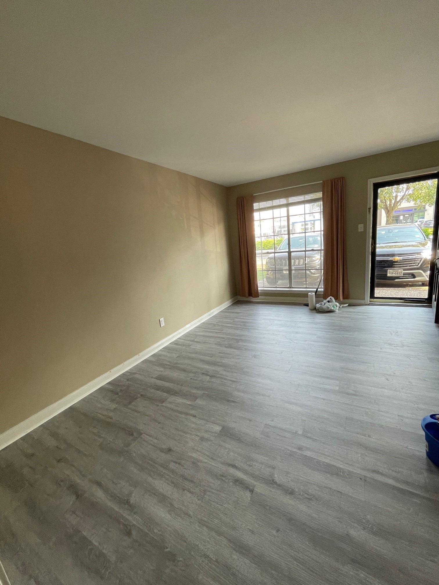 1500 Woodhead Street, Unit 2 Houston, TX 77019 - Photo 5 of 20 an empty room with wooden floor and windows