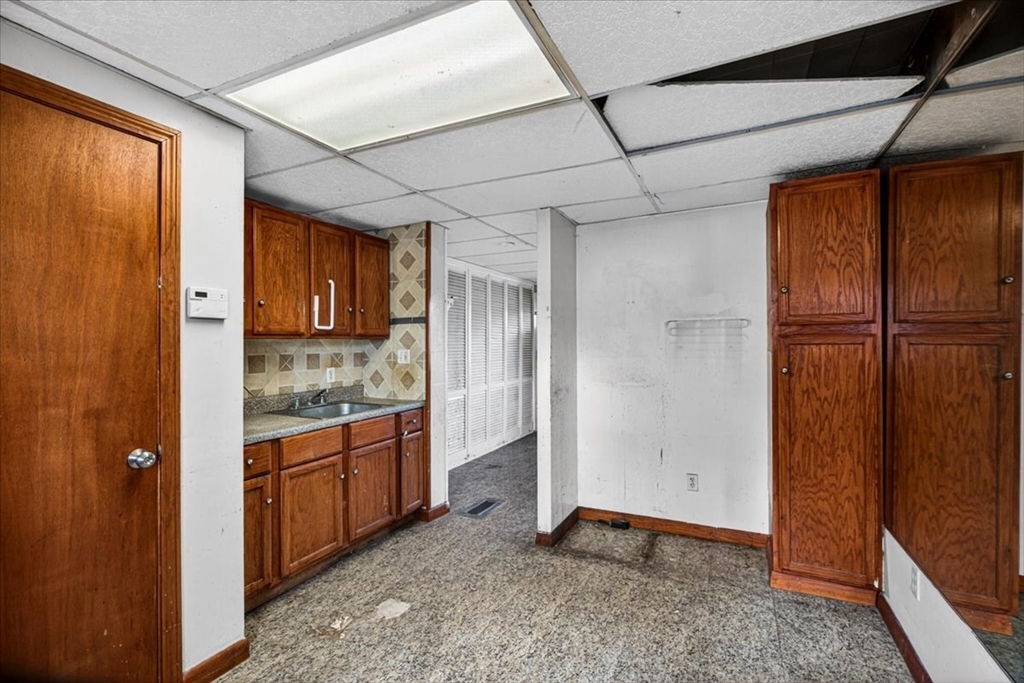 337 Parker Street Springfield, MA 01129 - Photo 14 of 36