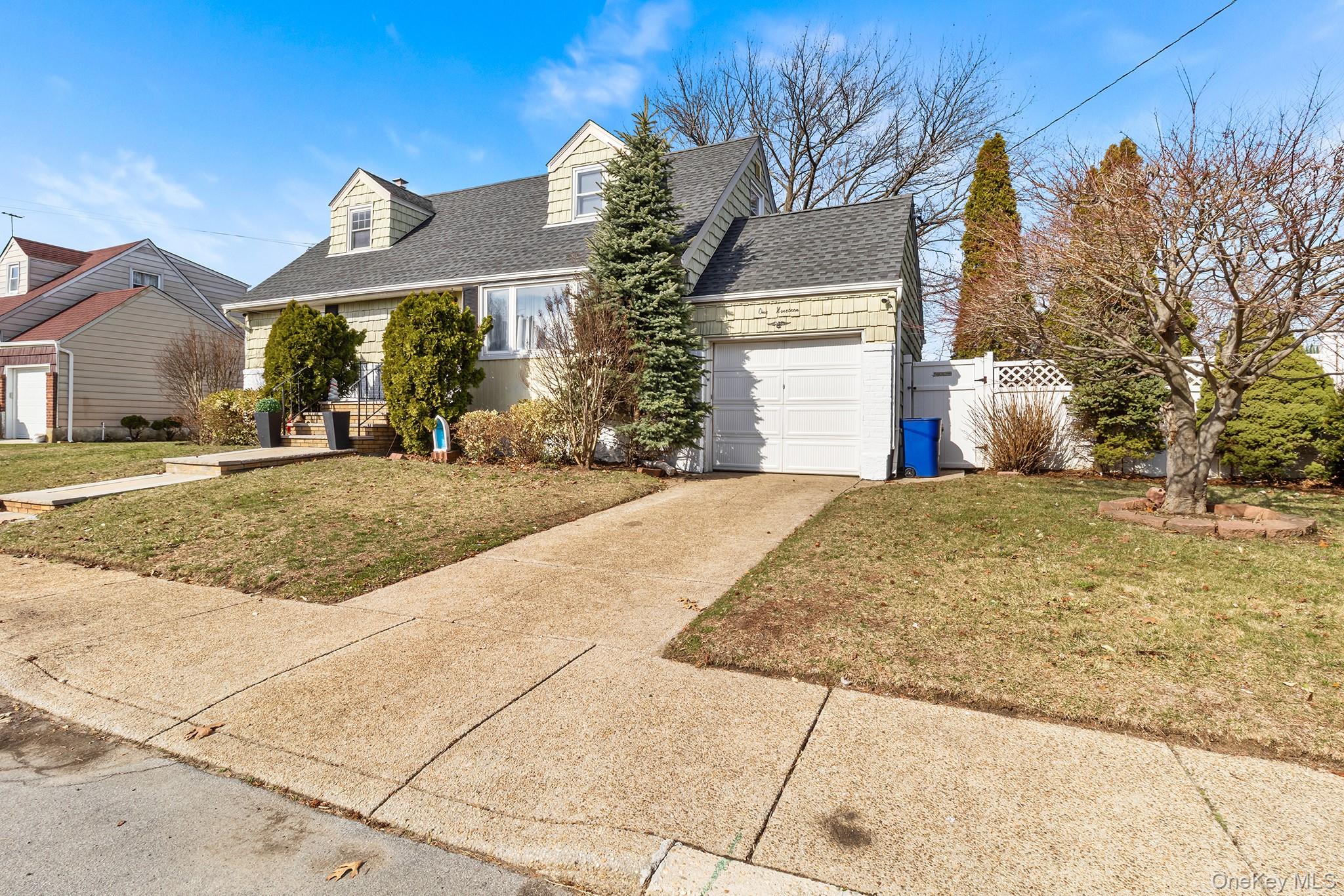 119 Osborne Road West Hempstead, NY 11552 - Photo 3 of 34 a view of a house with a snow on the wall