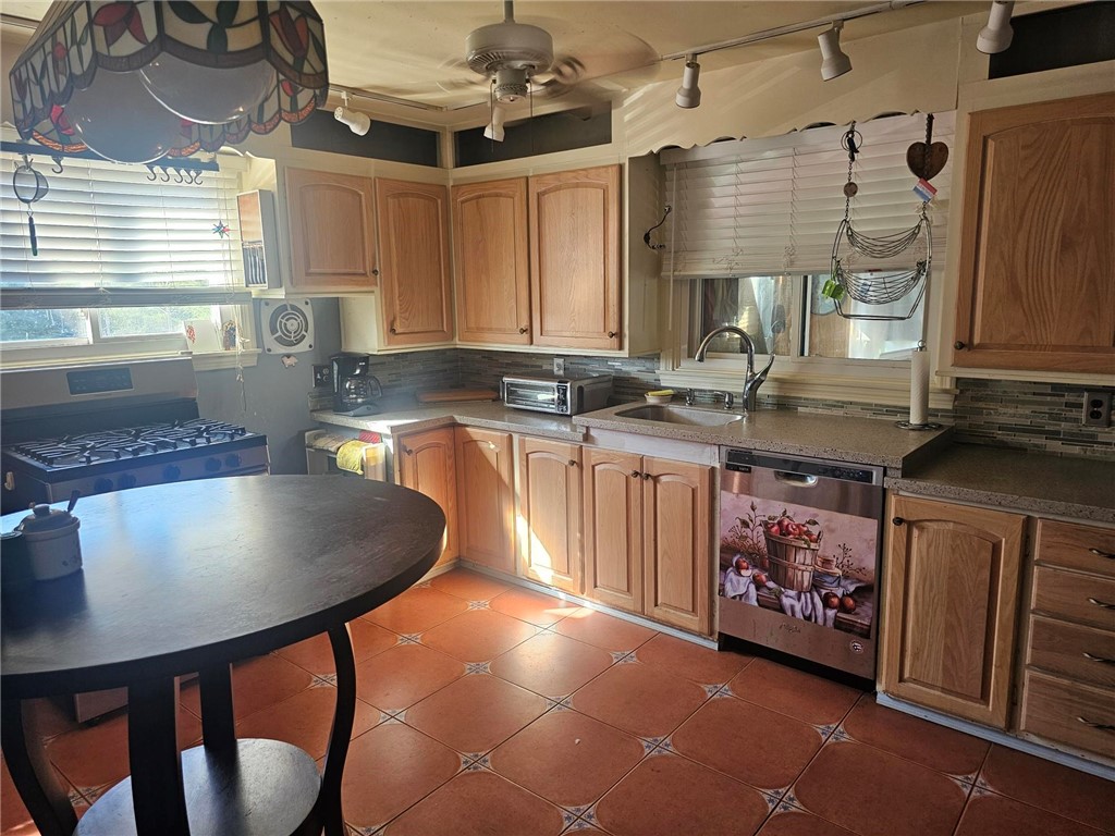 45 Cross Street Westerly, RI 02891 - Photo 5 of 22