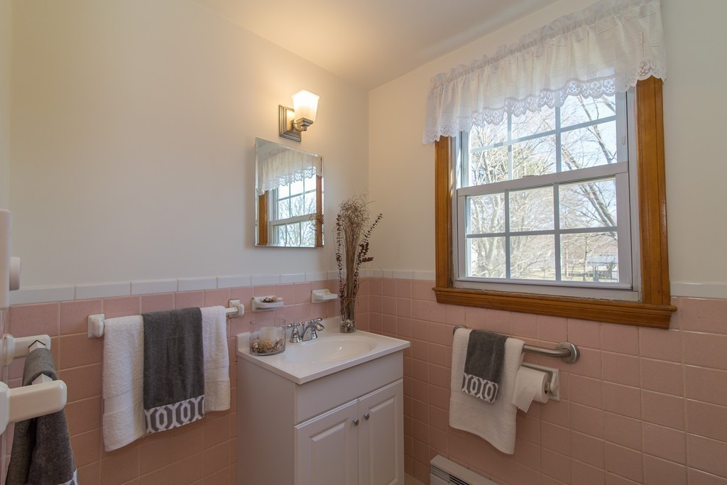 8 Thistle Road Burlington, MA 01803 - Photo 18 of 27