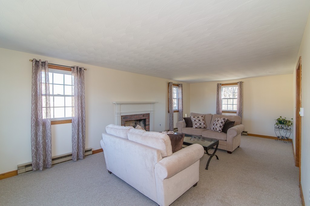 8 Thistle Road Burlington, MA 01803 - Photo 3 of 27