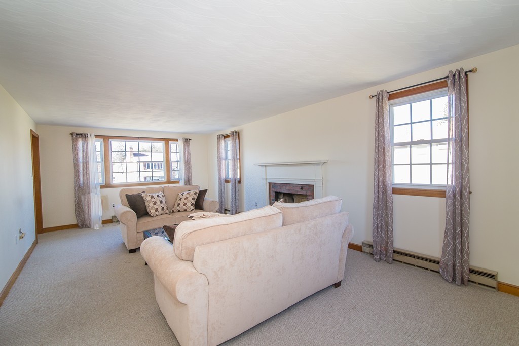8 Thistle Road Burlington, MA 01803 - Photo 5 of 27