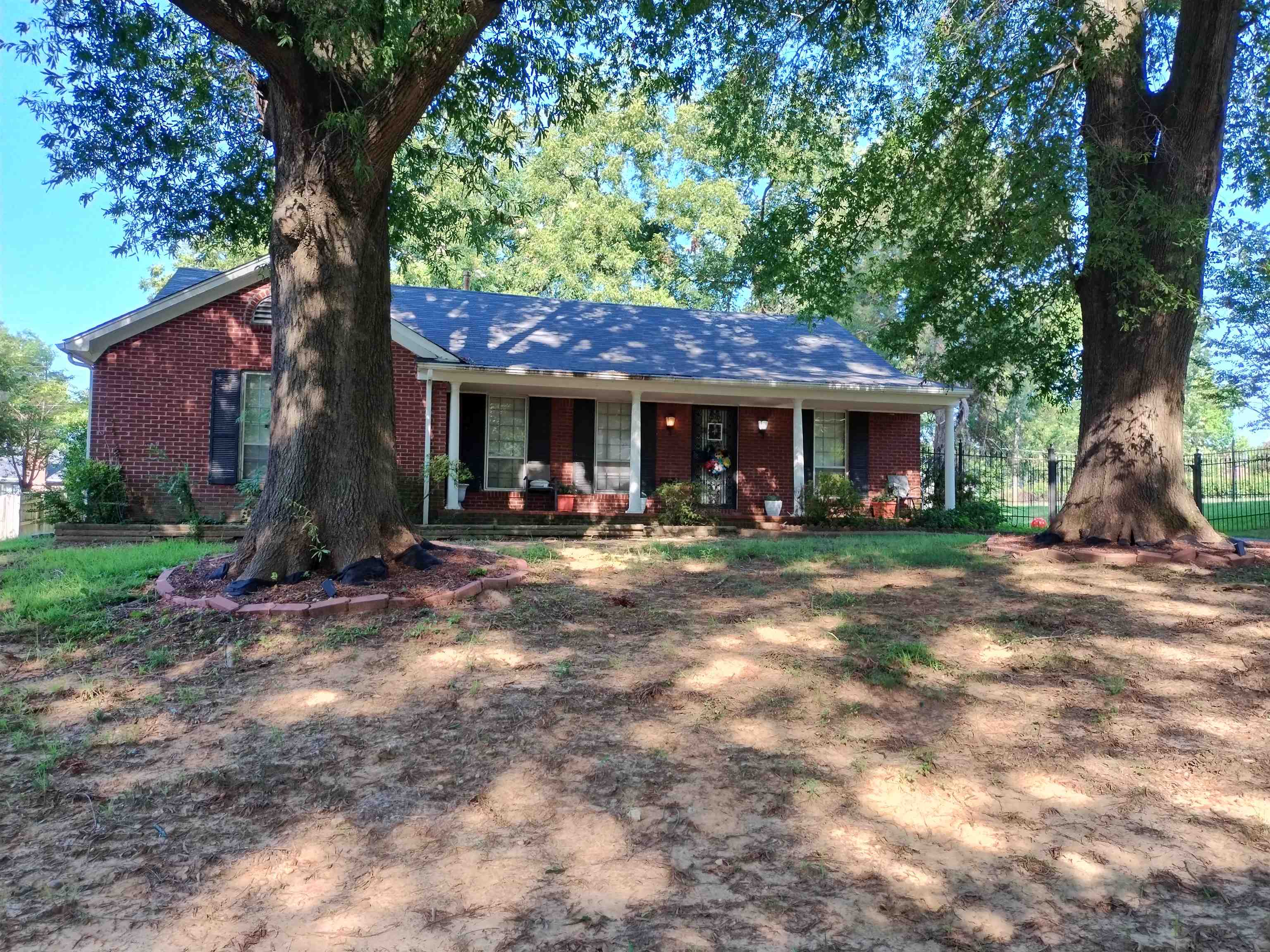 2885 Kenneth Street Memphis, TN 38128 - Photo 1 of 1 a front view of a house with garden