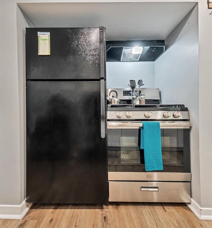 6206 Ira Way Pittsburgh, PA 15217 - Photo 17 of 36 a kitchen with a refrigerator and a stove