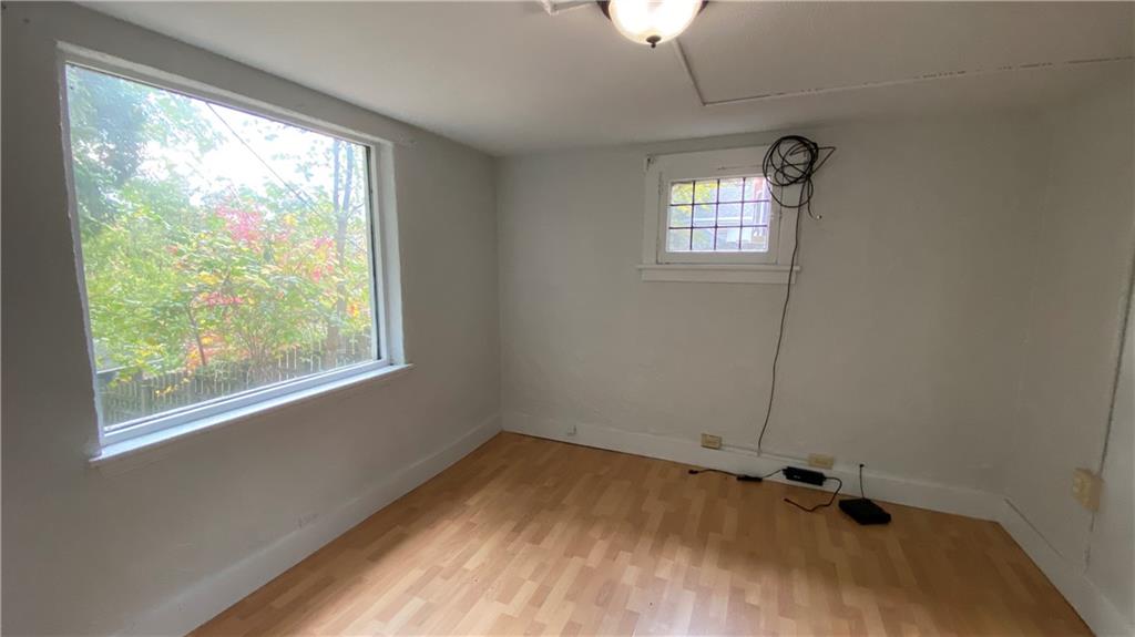 6206 Ira Way Pittsburgh, PA 15217 - Photo 19 of 36 an empty room with a window