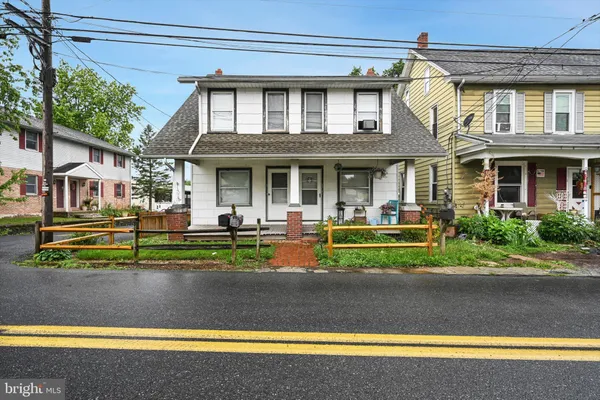 $400,000 | 37 Mechanic Street, Reinholds, PA 17569