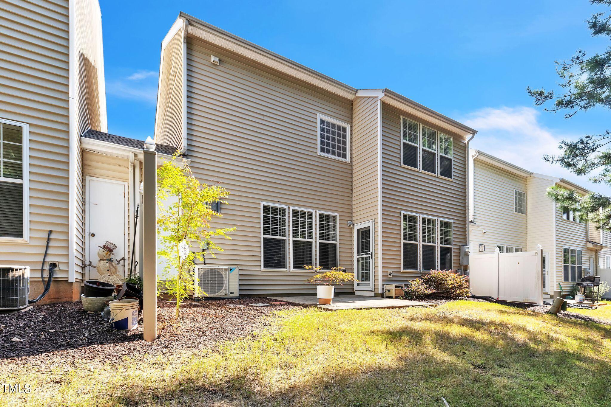 8409 Header Stone Drive Raleigh, NC 27613 - Photo 5 of 33 8409_Header_Stone_Dr_Raleigh_NC_27613_US