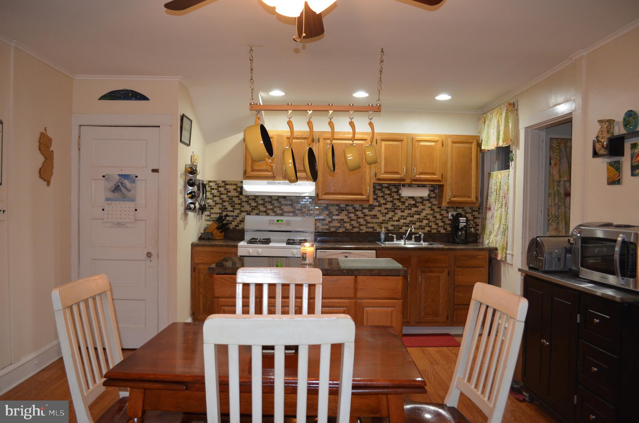 209 Marne Road Brooklawn, NJ 08030 - Photo 6 of 15 Eat-in Kitchen